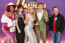 Shanica Knowles,Anna Maria Perez de Tagle,Miley Cyrus,Cody Linley,Jason Earles