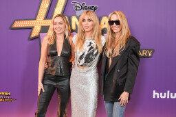 Brandi Cyrus,Miley Cyrus,Tish Cyrus-Purcell