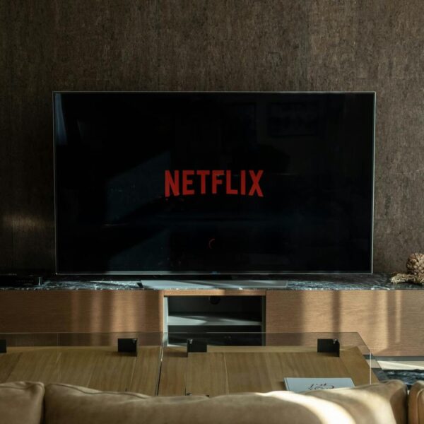 Cozy living room featuring a large TV displaying Netflix, perfect for entertainment.