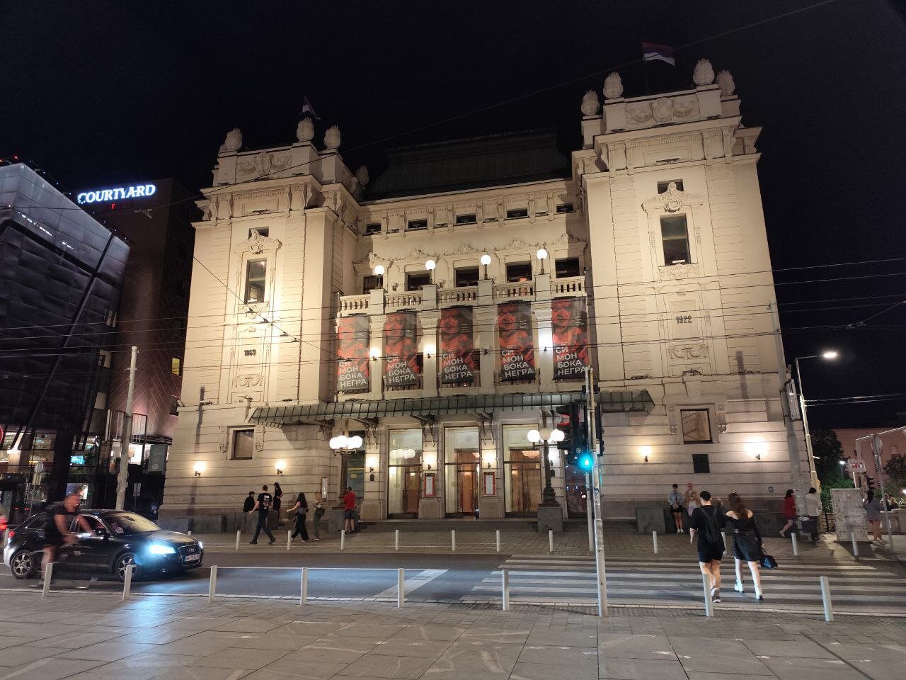Narodno pozorište, Trg republike