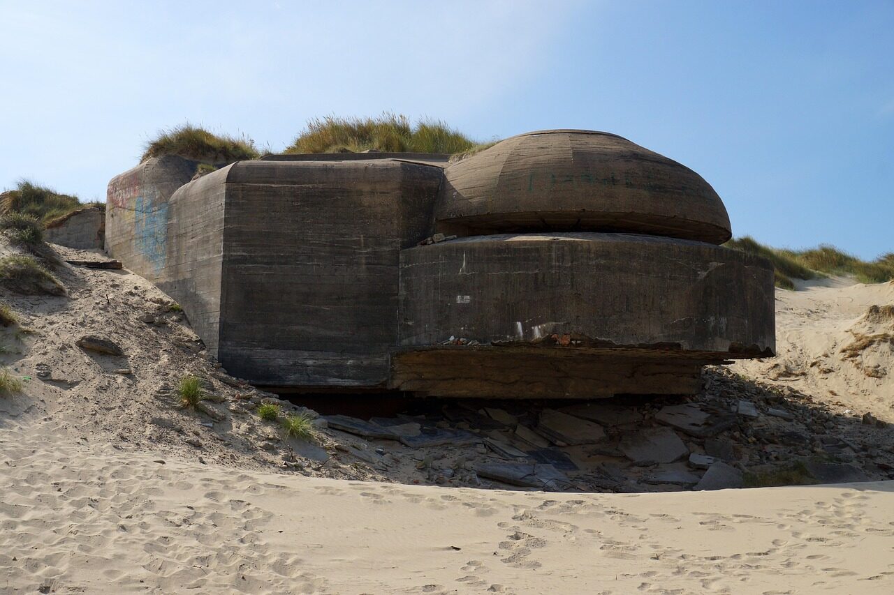 bunker, france, normandy, bray dunes, dunkirk, dunkerque, atlantic wall, beach, sand, bunker system, defense, war, d-day, second world war, world war, french coast, sea, dunkirk, dunkirk, dunkirk, dunkirk, dunkirk