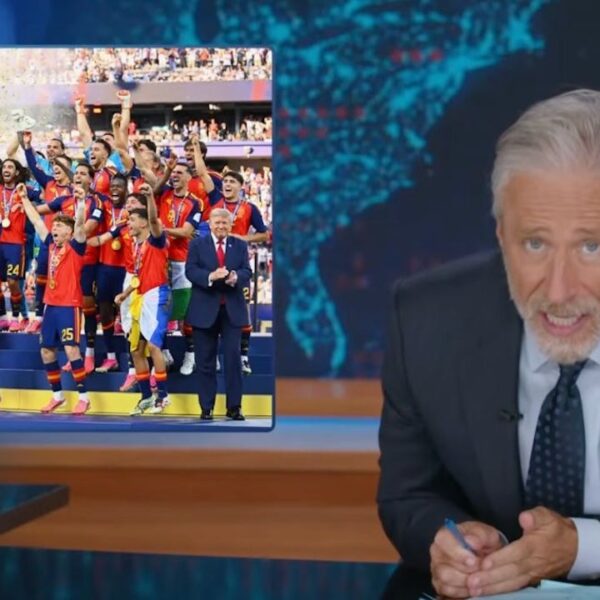 Jon Stewart kritikuje upad Donalda Trumpa na proslavu Svetskog kupa Španije