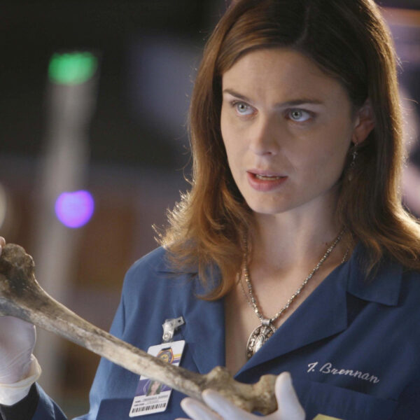 Fox adaptirao seriju 'Bones' prema romanima Kathy Reichs i iskustvu forenzičarke – Bones romanima
