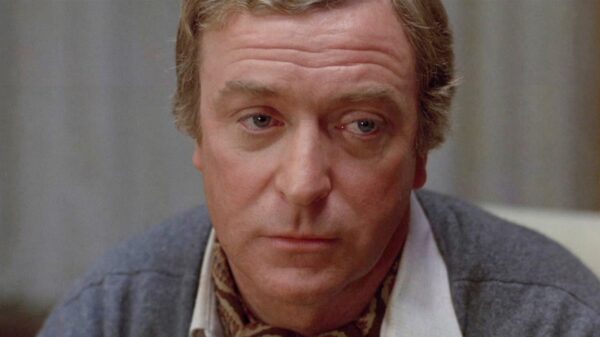 Michael Caine i Warner Bros: 'Deathtrap' ostaje relevantan primer žanrovskog preokreta – deathtrap film u produkciji Warner Bros