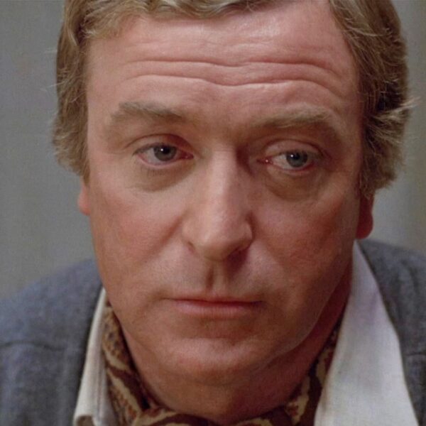 Michael Caine i Warner Bros: 'Deathtrap' ostaje relevantan primer žanrovskog preokreta – deathtrap film u produkciji Warner Bros