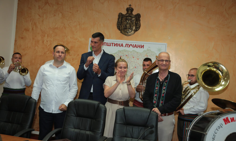 Sabor u Guči istaknut takmičenjem u narodnoj nošnji i zdravicama – takmičenje u narodnoj nošnji i zdravicama