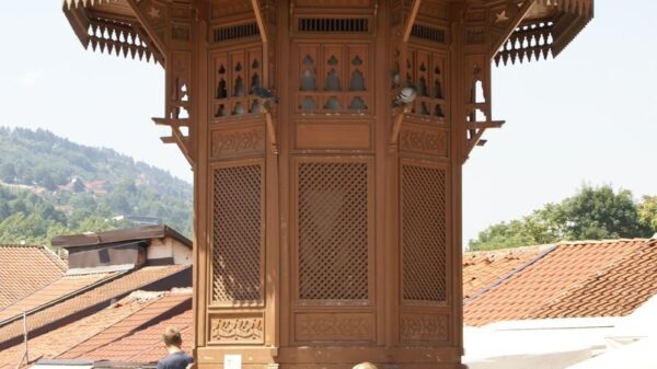 A vibrant scene at the Gazi Husrev-beg's Sebilj Fountain in Sarajevo, capturing cultural essence and tourism.
