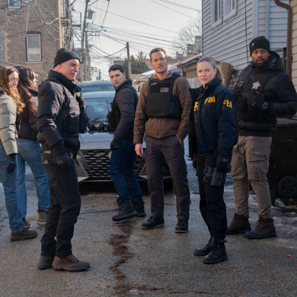 Glumačka postava serije 'Chicago P.D.' emotivno ispratila LaRoycea Hawkinsa nakon poslednje epizode – odlazak LaRoycea Hawkinsa