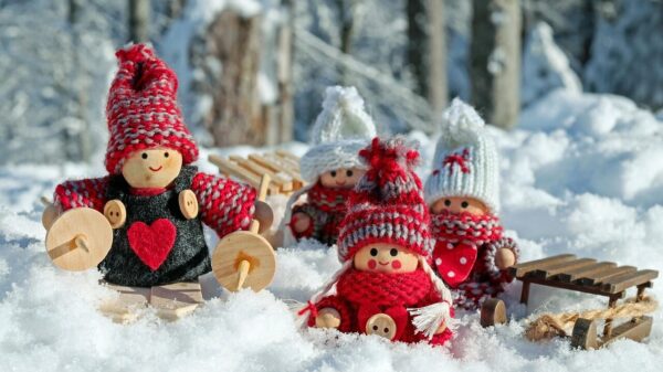 doll figures, characters, wooden figures, fun, cute, snow, winter, cold, sleigh ride, nature, christmas