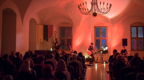 Koncert E-Play benda u SOKOJ klubu sa mladim muzičarima – koncert E-Play u klubu SOKOJ