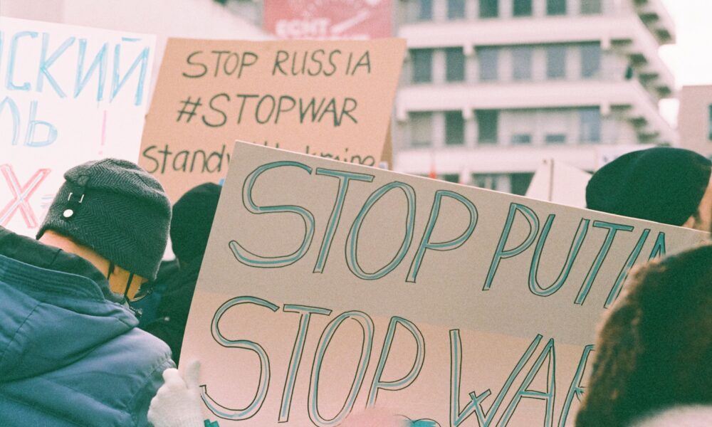 Nova pesma Pet Shop Boys inspirisana Putinom i Navaljnim privukla pažnju – Putin i Navaljni