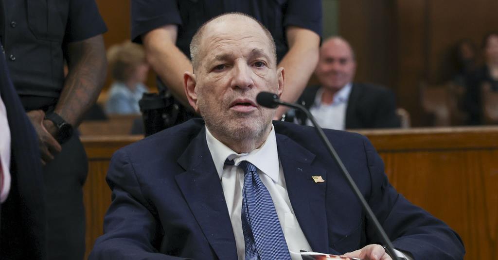 Njujorški sud izrekao Harveyju Weinsteinu kaznu od 15 godina zatvora zbog optužbi – presuda Harvey Weinstein
