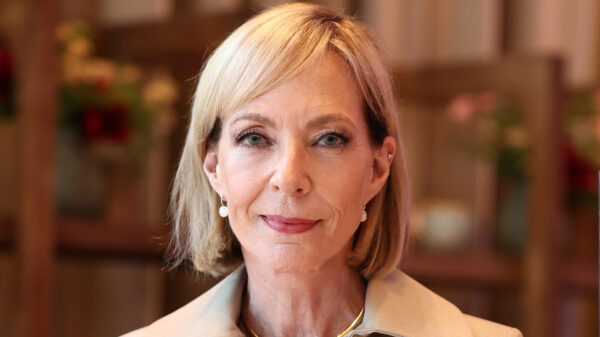 Allison Janney otkriva izazove prve uloge u seriji 'Law & Order' i uticaj na karijeru (VIDEO) – Allison Janney Law & Order