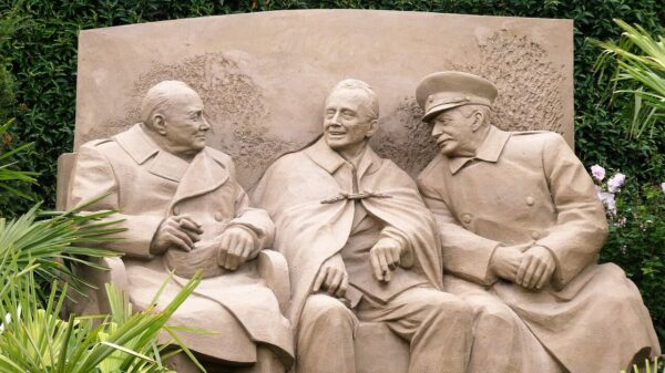 sand sculpture, heads of government, art, work of art, sand, guard, fake, decoration, churchill, roosevelt, stalin, wwii, history, sand sculptures, churchill, churchill, roosevelt, stalin, stalin, stalin, stalin, stalin