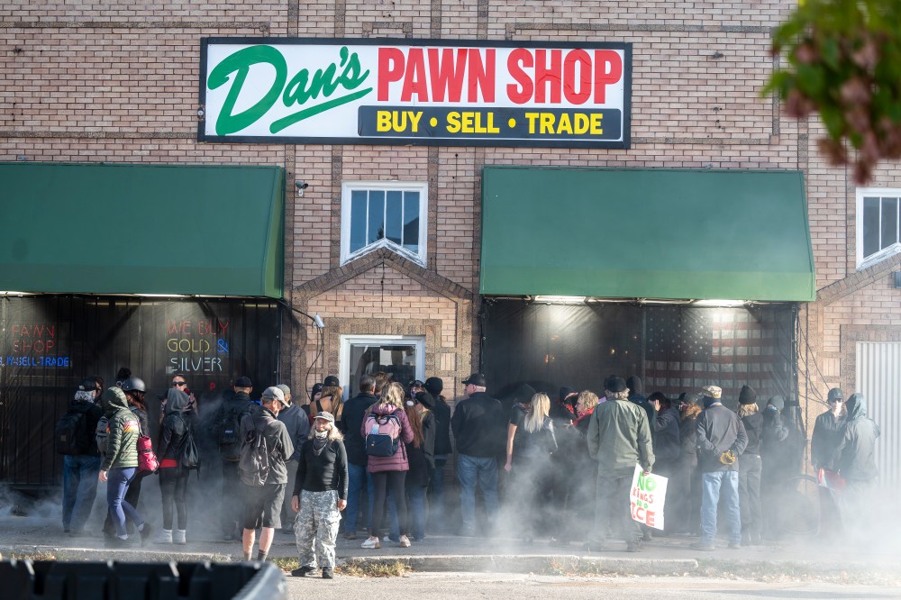 Daily Wire zaustavlja produkciju filma 'Pawn Shop' zbog protesta lokalne zajednice (VIDEO) – film Pawn Shop