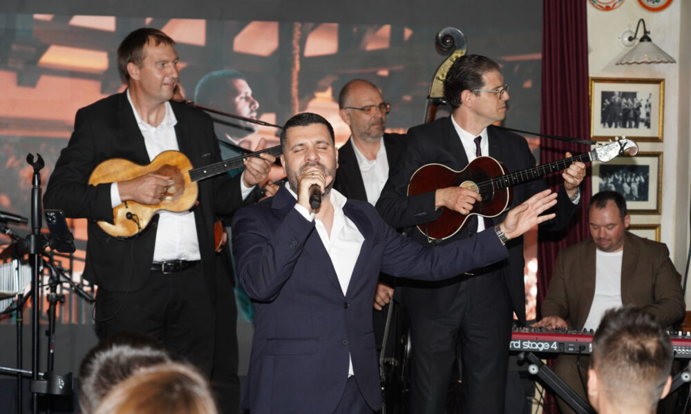 Koncert Zvonka Bogdana i tamburaša u Sava centru oduševljava publiku
