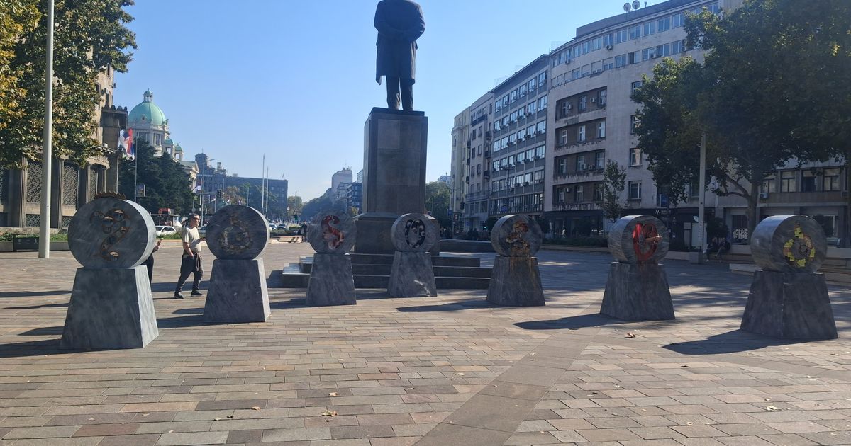 Teodora Ristovski debitantski film 'Saligia' najavio misterioznim skulpturama na Trgu Nikole Pašića – misteriozne skulpture u centru Beograda